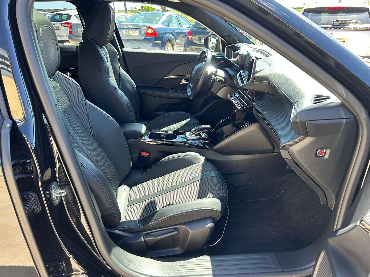 PEUGEOT 2008 GT 1.2 E-THP AUTO SPANISH LHD IN SPAIN 68000 MILES SUPERB 2020